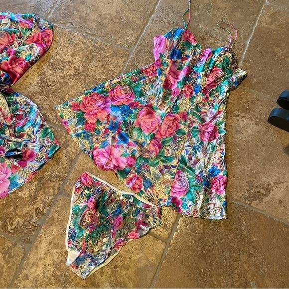 Vtg VICTORIA’S SECRET Multicolor 3-Piece Floral Slip Robe Set Size M/L - Picture 2 of 10
